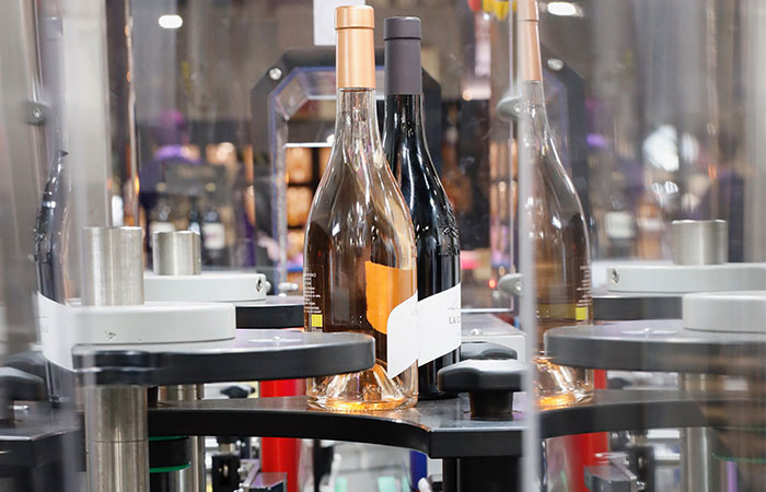 Wine bottling machine