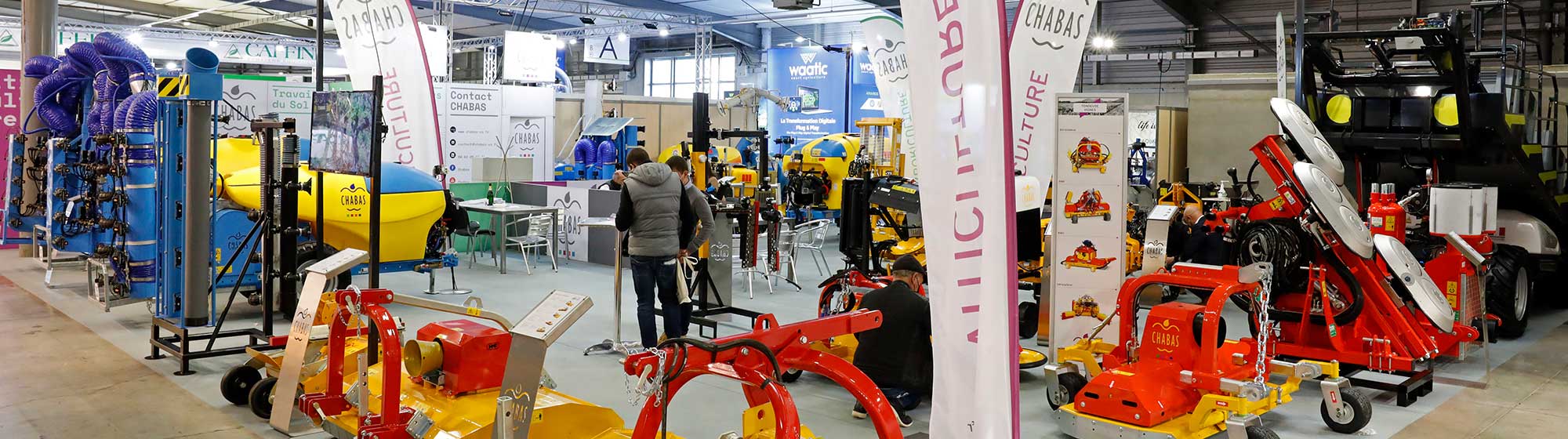 Stand Chabas avec des tondeuses pour vigne