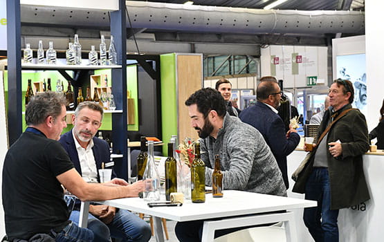 personnes échangeant sur le salon SITEVI